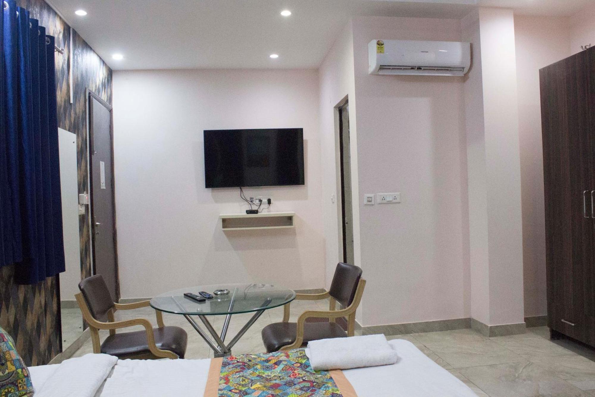 Jsb Hotel Faridabad Exterior photo